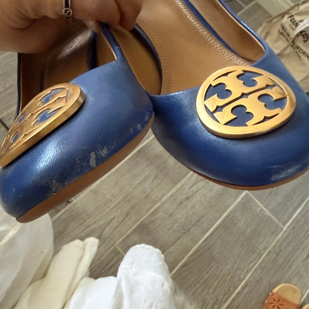 Tory Burch Navy Leather Logo Round-Toe square heels